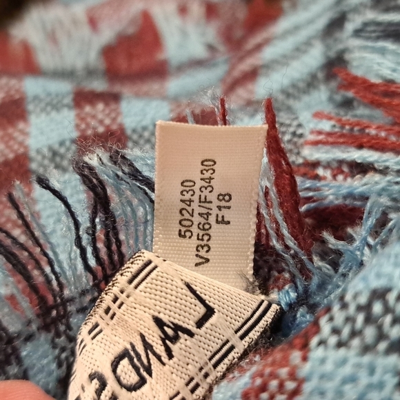 Lands' End women's plaid large square fringed scarf or shawl - Picture 4 of 6